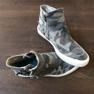 Blowfish Malibu Camouflage Double Zip Sneakers